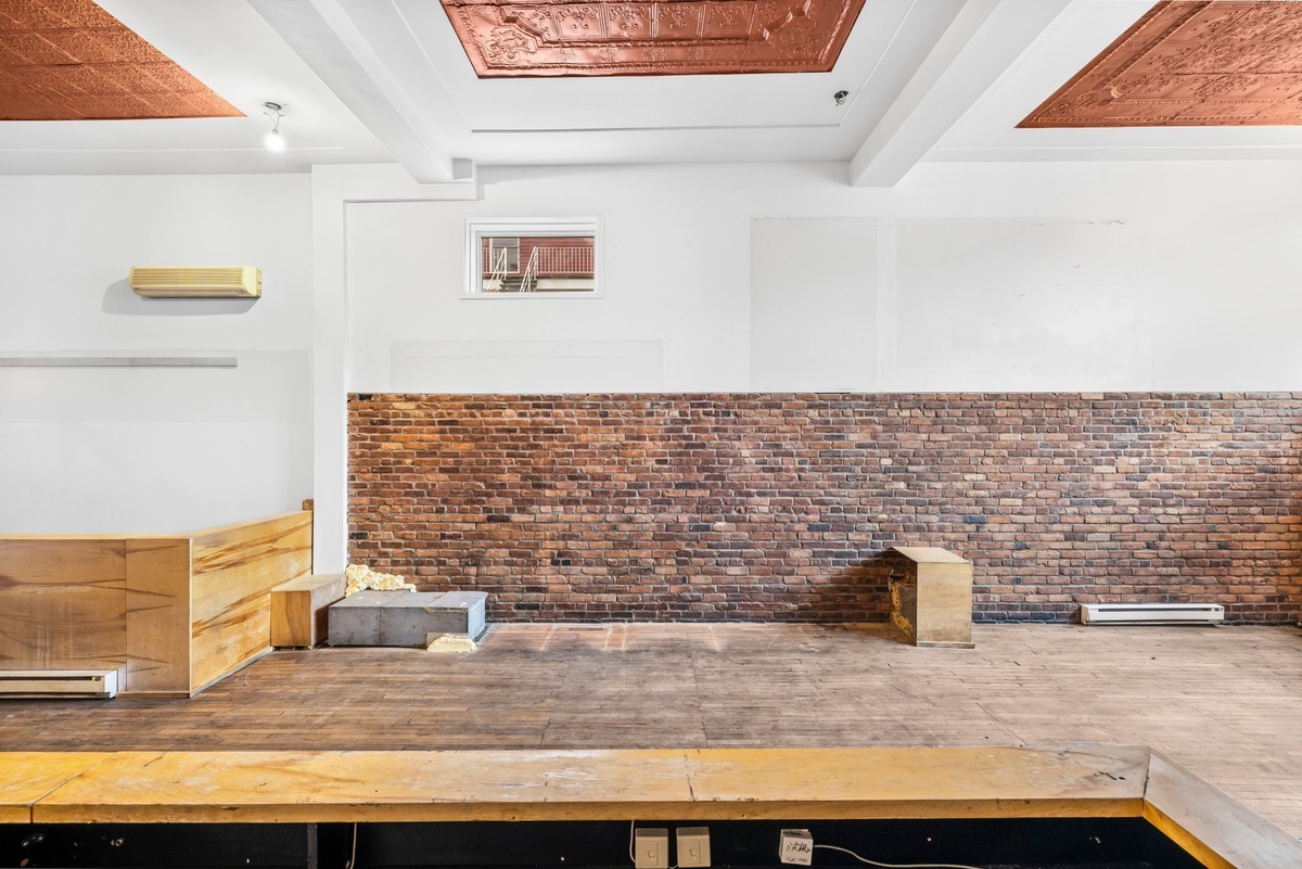 1112 De Maisonneuve Blvd E, Montreal,