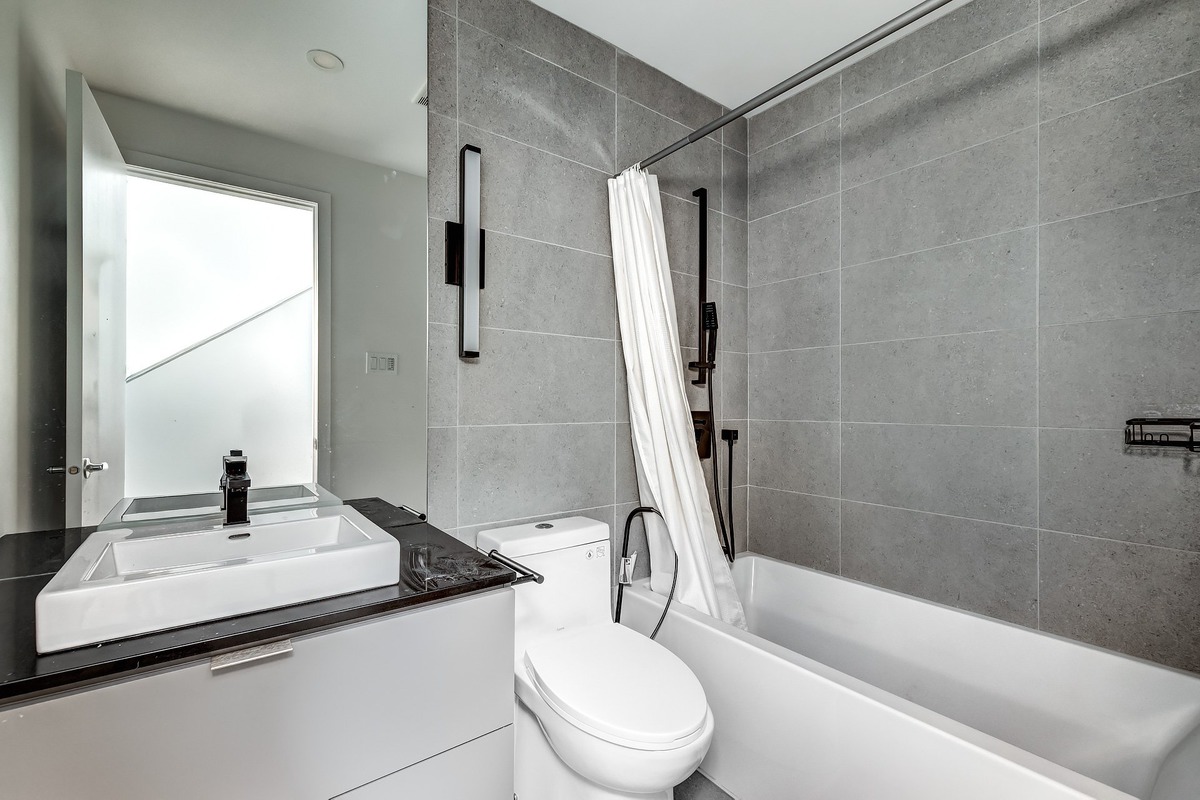 981 Rue Suzanne-Coallier, Montréal