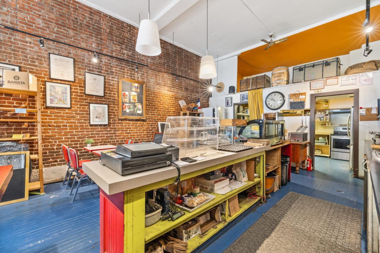 1227, Rue Atateken, local A, Montréal